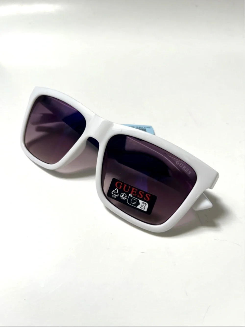 New GUESS Classic Sunglasses GO00067 Acetate White Iridescent Lens Blue Rubber
